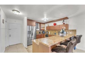 6990 NW 186th St Apt 4-315, Hialeah, FL 33015, Sold 12/09/22