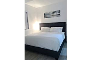 1036 Ocean Dr, Miami Beach, FL 33139, Sold 12/19/22