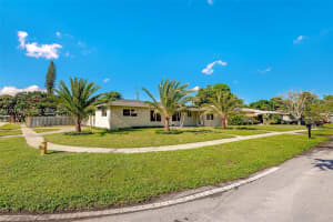849 Fairway Dr, Plantation, FL 33317, Sold 03/16/23