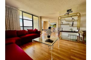600 Parkview Dr APT 907, Hallandale Beach, FL 33009, Sold 01/30/23