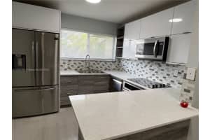 311 NW 82nd Ave APT 1218, Miami, FL 33126, Sold 02/06/23