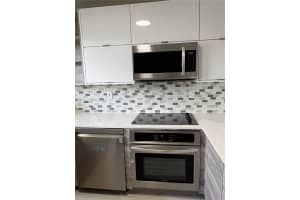 311 NW 82nd Ave APT 1218, Miami, FL 33126, Sold 02/06/23