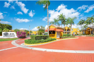 9711 Fontainebleau Blvd, Miami, FL 33172, Sold 12/16/22