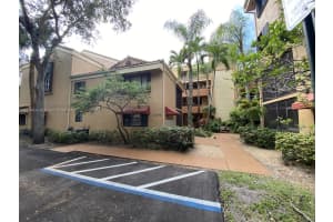 15575 Miami Lakeway N, Miami Lakes, FL 33014, Sold 12/30/22