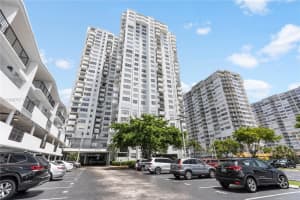 2750 NE 183rd St, Aventura, FL 33160, Sold 03/28/23