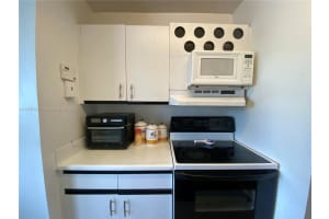 8657 SW 5th St, Pembroke Pines, FL 33025, Sold 03/08/23