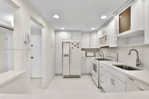 3701 N Country Club Dr APT 1103, Aventura, FL 33180, Sold 01/13/23