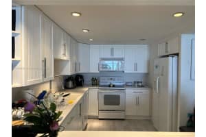 6039 Collins Ave APT 1019, Miami Beach, FL 33140, Sold 04/18/23