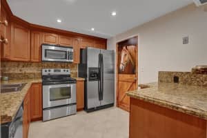 401 NE 14th Ave, Hallandale Beach, FL 33009, Sold 04/04/23