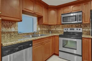 401 NE 14th Ave, Hallandale Beach, FL 33009, Sold 04/04/23
