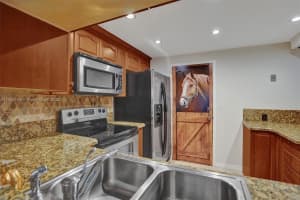 401 NE 14th Ave, Hallandale Beach, FL 33009, Sold 04/04/23