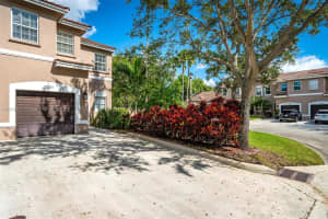 13211 NW 7th Dr, Plantation, FL 33325, Sold 01/06/23