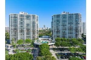 3701 N Country Club Dr APT 1807, Aventura, FL 33180, Sold 12/28/22