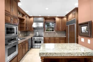 5226 Alton Rd, Miami Beach, FL 33140, Sold 03/16/23