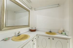 1690 NE 191st St Apt 414-1, Miami, FL 33179, Sold 04/27/23