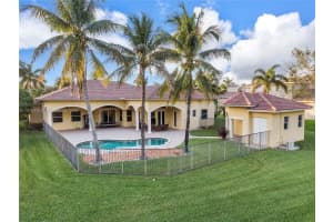 2252 Phoenix Ave, Davie, FL 33324, Sold 01/25/23