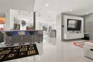 10040 NW 10th St, Miami, FL 33172, Sold 05/16/23