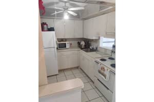 345 Ocean Dr APT 423, Miami Beach, FL 33139, Sold 01/25/23