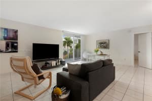 1045 10th St APT 301, Miami Beach, FL 33139, Sold 02/28/23
