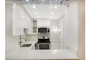 1990 W 56th St APT 1322, Hialeah, FL 33012, Sold 01/13/23