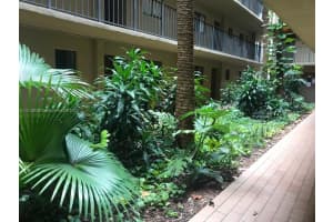 8625 NW 8th St, Miami, FL 33126, Sold 02/17/23