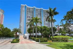 881 Ocean Dr, Key Biscayne, FL 33149, Sold 03/30/23