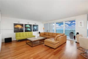 881 Ocean Dr, Key Biscayne, FL 33149, Sold 03/30/23