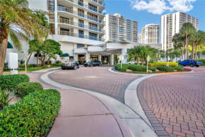 20281 E Country Club Dr APT 1106, Aventura, FL 33180, Sold 04/18/23