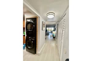 490 W Park Dr APT 204, Miami, FL 33172, Sold 03/31/23