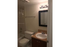 7215 NW 179th St APT 105, Hialeah, FL 33015, Sold 01/12/23