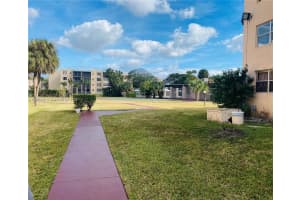 2800 Somerset Dr 416j