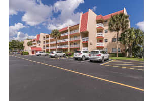 1020 Country Club Dr, Margate, FL 33063, Sold 02/14/23