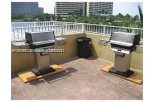 5077 NW 7th St APT 509, Miami, FL 33126, Sold 04/03/23