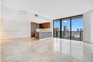 68 SE 6th St Apt 2811, Miami, FL 33131, Sold 03/30/23