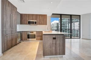 68 SE 6th St Apt 2811, Miami, FL 33131, Sold 03/30/23