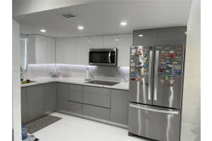 9371 Fontainebleau Blvd, Miami, FL 33172, Sold 02/24/23