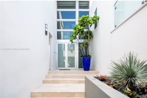 470 S Shore Dr, Miami, FL 33141, Sold 04/20/23