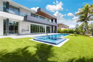 391 Holiday Dr, Hallandale Beach, FL 33009, Sold 05/12/23
