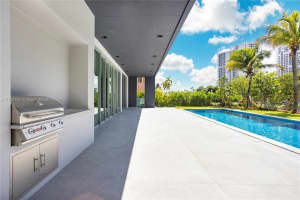 391 Holiday Dr, Hallandale Beach, FL 33009, Sold 05/12/23
