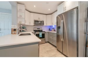 251 Palm Cir W, Pembroke Pines, FL 33025, Sold 02/10/23