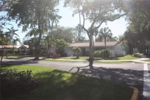 7550 Loch ness Dr, Miami Lakes, FL 33014, Sold 03/24/23