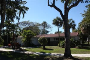 7550 Loch ness Dr, Miami Lakes, FL 33014, Sold 03/24/23