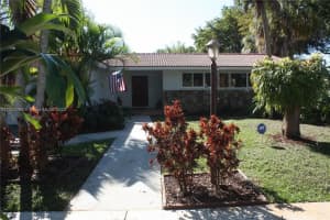 7550 Loch ness Dr, Miami Lakes, FL 33014, Sold 03/24/23