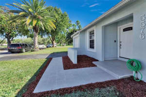 5576 Lakewood Cir S, Margate, FL 33063, Sold 02/03/23