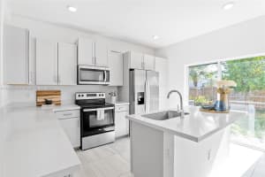 894 SE 17th St, Homestead, FL 33035, Sold 05/11/23