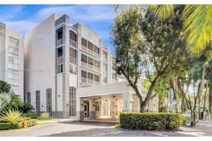 9725 Nw 52nd St 522, Doral