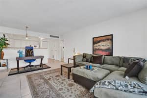 20400 W Country Club Dr APT 814, Aventura, FL 33180, Sold 04/18/23