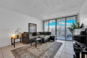 20400 W Country Club Dr APT 814, Aventura, FL 33180, Sold 04/18/23