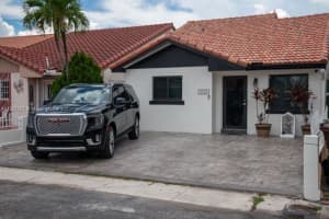 2725 W 55th Pl, Hialeah, FL 33016, Sold 04/18/23