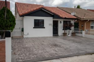 2725 W 55th Pl, Hialeah, FL 33016, Sold 04/18/23